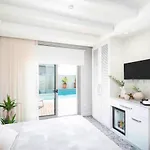 Muse Hotel *
